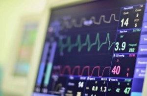 مانیتورینگ آنلاین بیماران در ICU و تشخیص بحران قلبی یا تنفسی